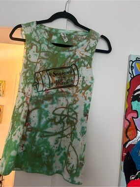 Green White Tie-Dye 'Seasons of the Witch' Tee